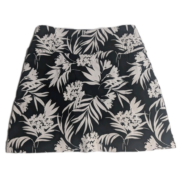 CO Pants - S.C. & Co Women's Skort M Black White Tropical Floral‎ Pull-On Tummy Control